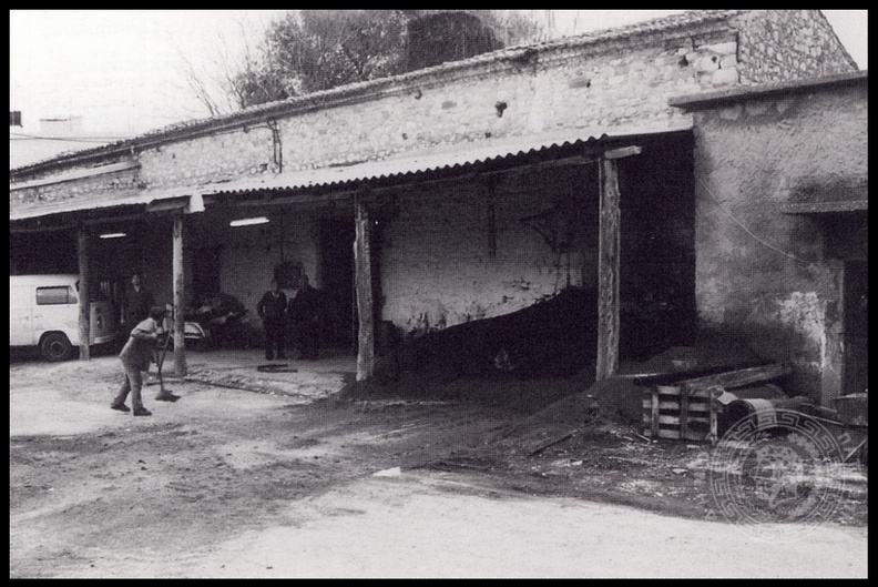 42. Άποψη του υδροκίνητου ελαιοτριβείου τής οικογένειας Γερούση, στην Περιβόλα Πατρών, δεκαετία \'80.jpg