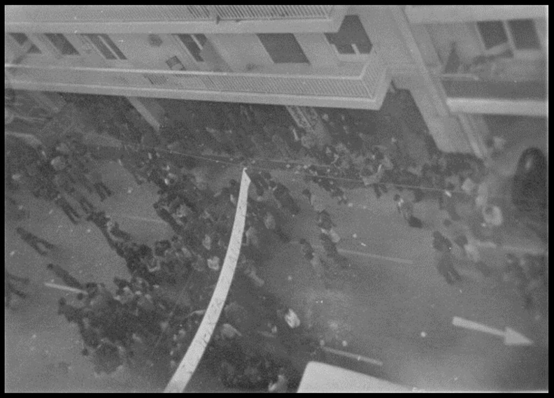 16 Νοέμβρη 1973. Διαδήλωση (5) έξω από το Παράρτημα
