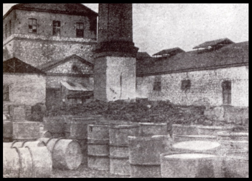 18. Πίσω μέρος των εγκαταστάσεων της οινοποιείας Ν. Ασημακόπουλου, 1900