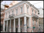 17. Το νεοκλασικό τού σταφιδέμπορου Μανωλόπουλου στην Κορίνθου & Αράτου. Στο κτίριο αυτό στεγάστηκε το ιδιωτικό "Αρέθειο Σχολείο". Λειτουργούσε από τα τέλη τού 19ου αι