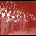 36. Και... μια παλιότερη μουσική ομάδα: Η χορωδία Ορφεύς. Ιδρύθηκε στην Πάτρα (στα μέσα τής δεκαετίας 1920) από μια συντροφιά τροβαδούρων που ως τότε τραγουδούσαν σε ταβέρνες των συνοικιών τής πόλης. Ήταν το πρώτο οργανωμένο χορωδιακό σχήμα στην πόλη