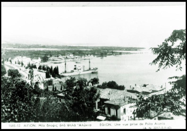 24. Λιμάνι, 3 Σεπτεμβρίου 1940. Στο βάθος η Άκολη και η Ροδοδάφνη.jpg