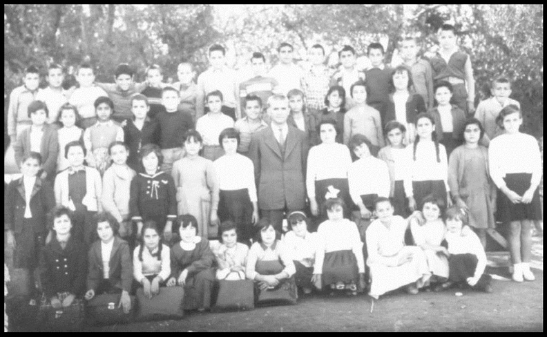 45. Το 5ο Δημοτικό Σχολείο Αιγίου. Τετάρτη τάξη, σχολική χρονιά 1959-1960.jpg