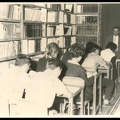 17. Διδασκαλία τού μαθήματος των Λατινικών στο χώρο τής Βιβλιοθήκης από το Γυμνασιάρχη Γεώργιο Αγγελόπουλο, σχολικό έτος  1964-1965