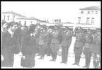 15. Φωτογραφία Γερμανών αξιωματικών που παρακολουθούν παρέλαση στην πλατεία Μπέλλου
