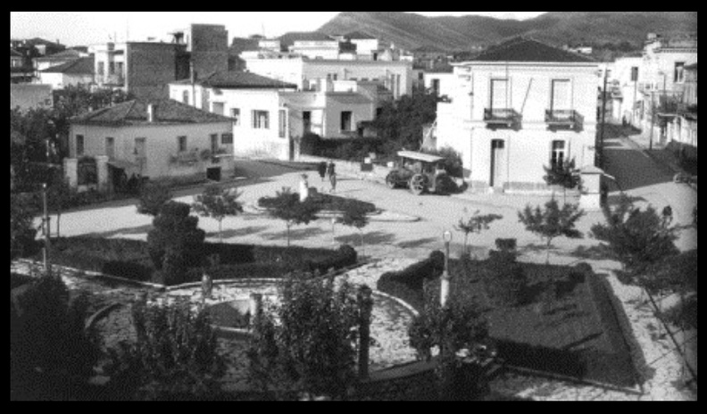 26. Η πλατεία Παναγοπούλου στις παρυφές τής οδού Χαριλάου Τρικούπη, 1900(περίπου).jpg