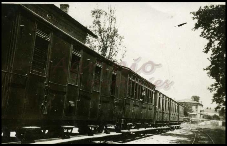 51. Τρένο στο σταθμό Αγρινίου, 1930.jpg