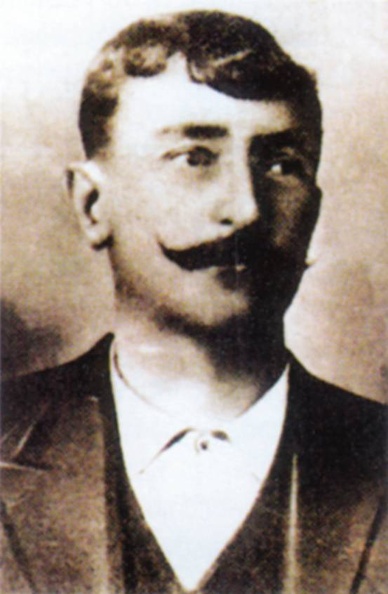 4. Ο Δημήτρης Σαρδούνης (1861-1918), γνωστός ως Μίμαρος, ήταν από τους μεγαλύτερους Έλληνες καραγκιοζοπαίχτες. Γεννήθηκε στην Πάτρα το 1865 και απεβίωσε το 1912.jpg