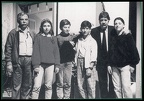 24. Ο Γιάνναρος με το Σταύρο Παράβα και τους μικρούς συνεργάτες τους στην τηλεοπτική εκπομπή "Τα Κολλητήρια"