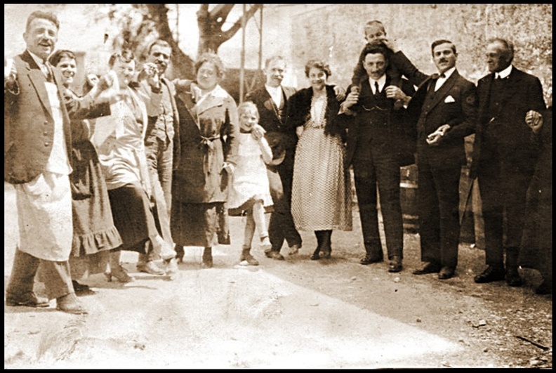 30. Εορτασμός Πάσχα, 1920.jpg