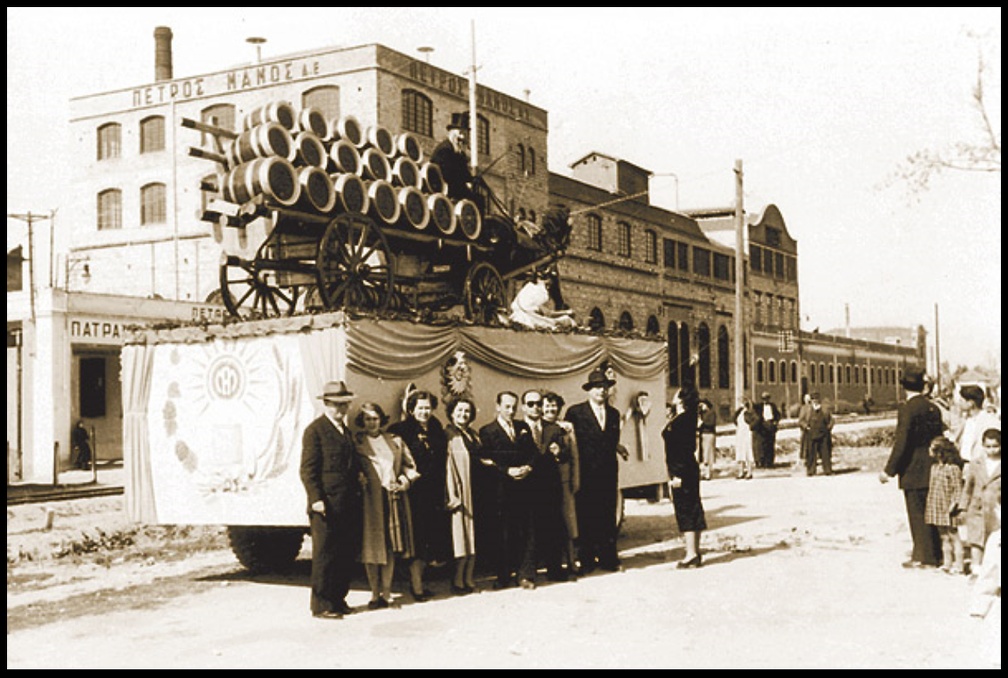 49. Το άρμα τής ζυθοποιείας για το πατρινό καρναβάλι, 1952