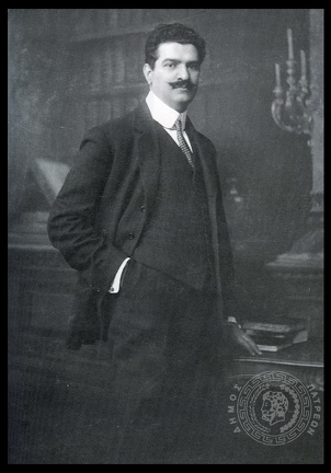 1. Ο Ανδρέας Μιχαλακόπουλος το 1908. Από το 1911 διετέλεσε αρκετές φορές υπουργός. Δημιούργησε το κόμμα των Συντηρητικών Φιλελευθέρων. Το 1924 σχημάτισε κυβέρνηση και έγινε πρωθυπουργός τής χώρας
