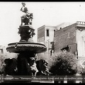 27.Έσπερος. Ο κινηματογράφος Έσπερος στη πλ. Γεωργίου, στην ταράτσα τού κτιρίου όπου ήταν και το γνωστό ζαχαροπλαστείο τού Κόντου, δεκαετία '50. Άρχισε τη λειτουργία του αμέσως μετά τον πόλεμο, το 1945