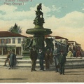 28. Η  πλατεία Γεωργίου στη γωνία της με την Κορίνθου, το επάνω σιντριβάνι (στα δεξιά διακρίνεται το κτίριο της φωτογραφίας Νο 39)