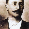 4. Ο Δημήτρης Σαρδούνης (1861-1918), γνωστός ως Μίμαρος, ήταν από τους μεγαλύτερους Έλληνες καραγκιοζοπαίχτες. Γεννήθηκε στην Πάτρα το 1865 και απεβίωσε το 1912