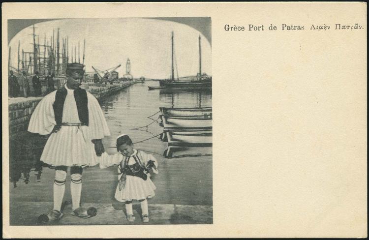 6. Πατέρας και γιός φουστανελλοφόροι στο λιμάνι, 1897.JPG